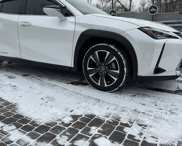 Білий Лексус UX, об'ємом двигуна 1.99 л та пробігом 86 тис. км за 23400 $, фото 5 на Automoto.ua