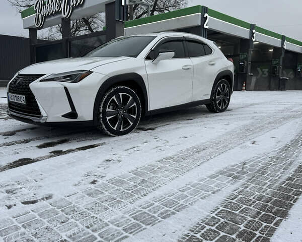 Білий Лексус UX, об'ємом двигуна 1.99 л та пробігом 86 тис. км за 23400 $, фото 1 на Automoto.ua