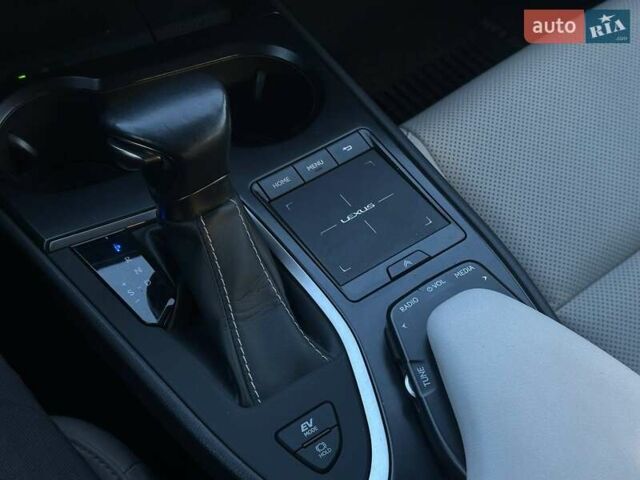 Белый Лексус UX, объемом двигателя 1.99 л и пробегом 14 тыс. км за 32000 $, фото 21 на Automoto.ua