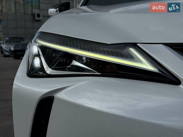 Білий Лексус UX, об'ємом двигуна 2 л та пробігом 70 тис. км за 25940 $, фото 10 на Automoto.ua