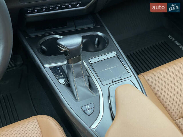 Белый Лексус UX, объемом двигателя 2 л и пробегом 70 тыс. км за 28700 $, фото 12 на Automoto.ua