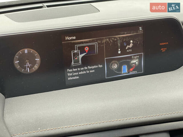 Белый Лексус UX, объемом двигателя 2 л и пробегом 70 тыс. км за 28700 $, фото 25 на Automoto.ua