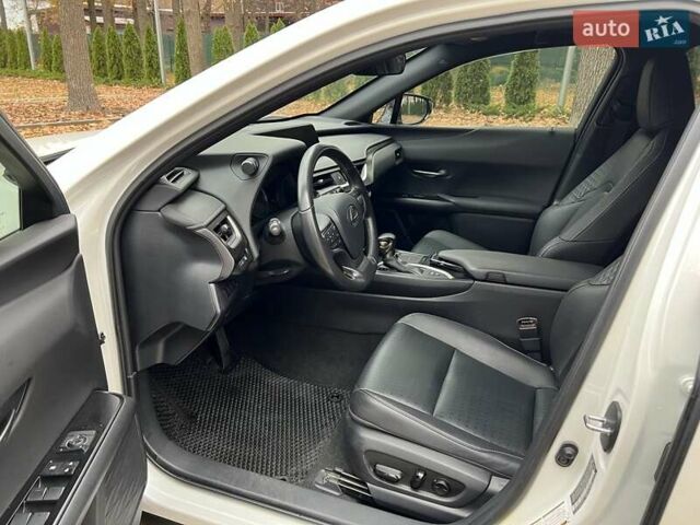 Белый Лексус UX, объемом двигателя 1.97 л и пробегом 87 тыс. км за 26000 $, фото 9 на Automoto.ua