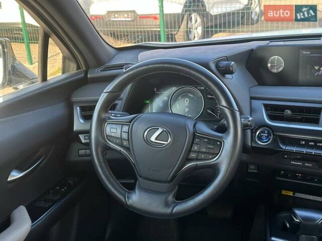 Белый Лексус UX, объемом двигателя 1.99 л и пробегом 14 тыс. км за 32000 $, фото 14 на Automoto.ua