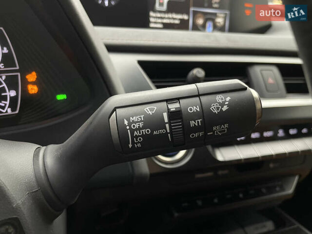 Белый Лексус UX, объемом двигателя 1.99 л и пробегом 70 тыс. км за 31000 $, фото 15 на Automoto.ua
