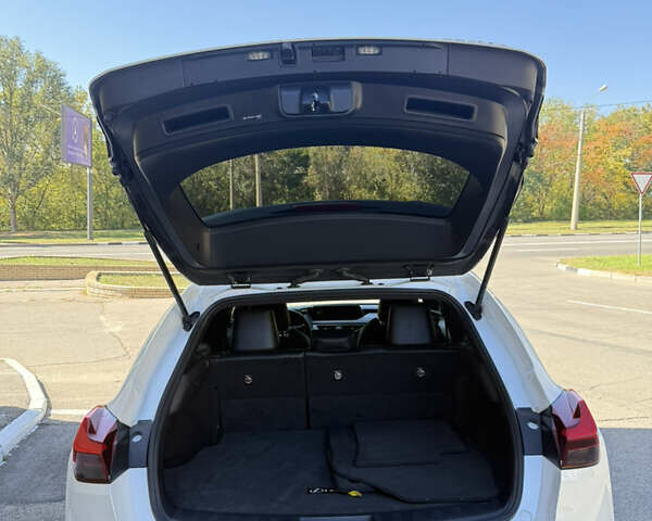 Білий Лексус UX, об'ємом двигуна 1.99 л та пробігом 86 тис. км за 23400 $, фото 21 на Automoto.ua