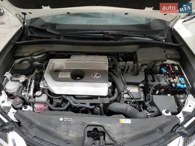Білий Лексус UX, об'ємом двигуна 1.99 л та пробігом 90 тис. км за 8000 $, фото 10 на Automoto.ua