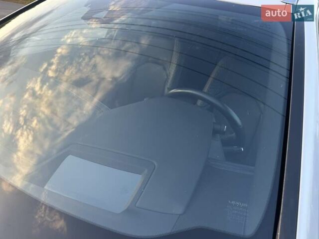 Лексус UX 2020 в Киеве на Automoto.ua Белый Лексус UX, объемом двигателя 1.99 л и пробегом 61 тыс. км за 27400 $, фото 23 на Automoto.ua