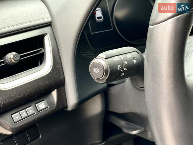 Білий Лексус UX, об'ємом двигуна 2 л та пробігом 22 тис. км за 30200 $, фото 29 на Automoto.ua