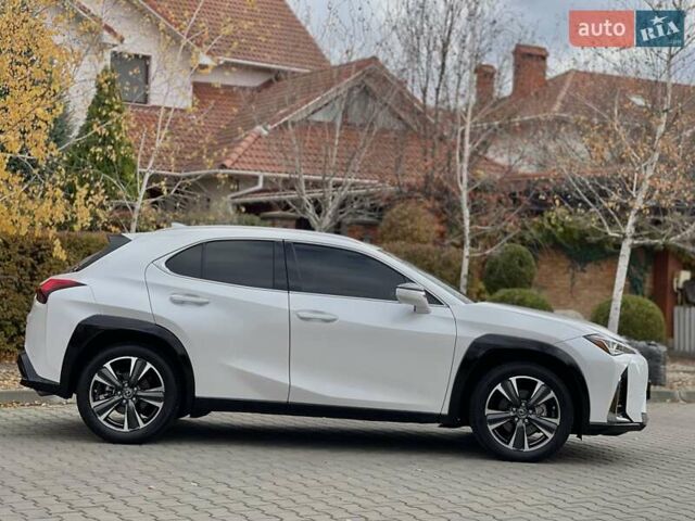 Белый Лексус UX, объемом двигателя 2 л и пробегом 72 тыс. км за 27900 $, фото 12 на Automoto.ua