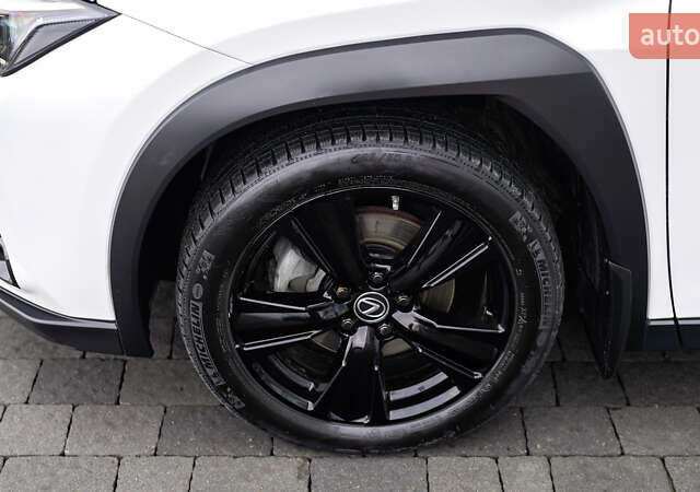 Білий Лексус UX, об'ємом двигуна 2 л та пробігом 60 тис. км за 35690 $, фото 11 на Automoto.ua