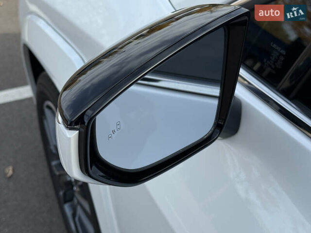 Білий Лексус UX, об'ємом двигуна 1.99 л та пробігом 22 тис. км за 29400 $, фото 19 на Automoto.ua