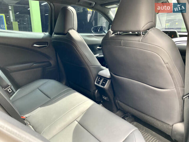 Білий Лексус UX, об'ємом двигуна 2 л та пробігом 22 тис. км за 30200 $, фото 55 на Automoto.ua