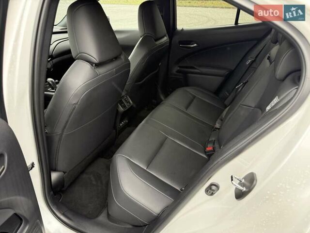 Лексус UX 2021 в Львове на Automoto.ua Белый Лексус UX, объемом двигателя 0 л и пробегом 51 тыс. км за 24700 $, фото 13 на Automoto.ua