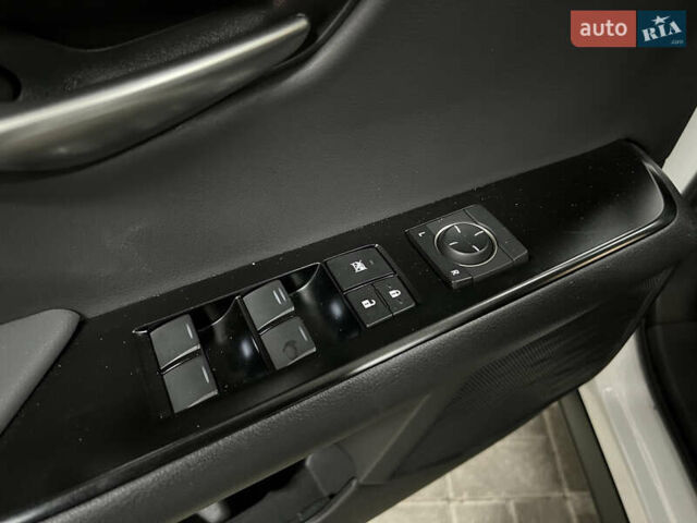 Білий Лексус UX, об'ємом двигуна 1.99 л та пробігом 22 тис. км за 29400 $, фото 23 на Automoto.ua