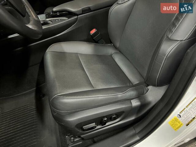 Білий Лексус UX, об'ємом двигуна 1.99 л та пробігом 22 тис. км за 29400 $, фото 22 на Automoto.ua