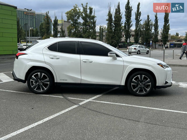 Белый Лексус UX, объемом двигателя 2 л и пробегом 20 тыс. км за 31500 $, фото 8 на Automoto.ua