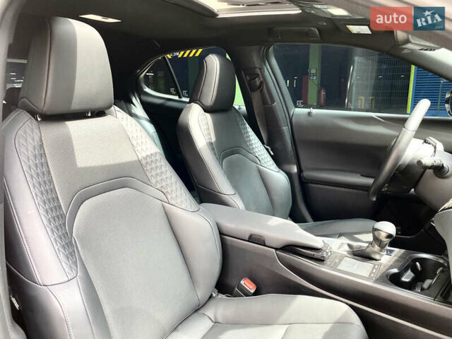 Білий Лексус UX, об'ємом двигуна 2 л та пробігом 22 тис. км за 30200 $, фото 48 на Automoto.ua