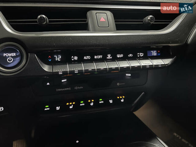 Білий Лексус UX, об'ємом двигуна 1.99 л та пробігом 22 тис. км за 29400 $, фото 29 на Automoto.ua