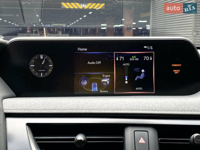 Білий Лексус UX, об'ємом двигуна 2 л та пробігом 22 тис. км за 30200 $, фото 44 на Automoto.ua