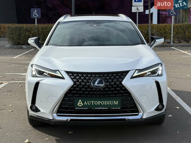 Білий Лексус UX, об'ємом двигуна 1.99 л та пробігом 22 тис. км за 29400 $, фото 6 на Automoto.ua