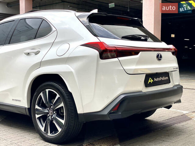 Білий Лексус UX, об'ємом двигуна 2 л та пробігом 22 тис. км за 30200 $, фото 27 на Automoto.ua