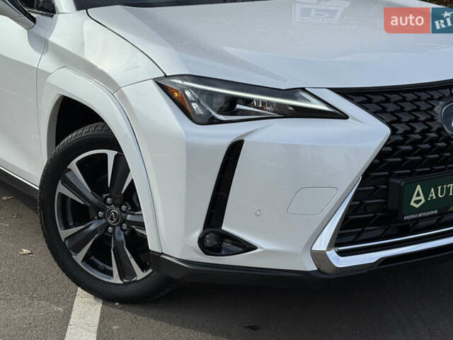 Білий Лексус UX, об'ємом двигуна 1.99 л та пробігом 22 тис. км за 29400 $, фото 5 на Automoto.ua