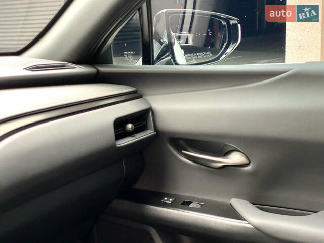 Білий Лексус UX, об'ємом двигуна 2 л та пробігом 22 тис. км за 30200 $, фото 42 на Automoto.ua