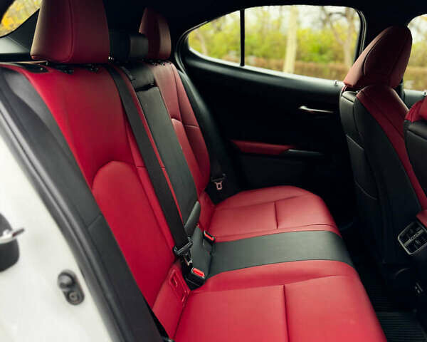 Белый Лексус UX, объемом двигателя 2 л и пробегом 56 тыс. км за 32000 $, фото 15 на Automoto.ua