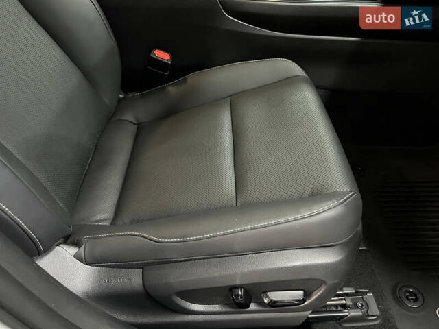 Білий Лексус UX, об'ємом двигуна 1.99 л та пробігом 22 тис. км за 29400 $, фото 35 на Automoto.ua