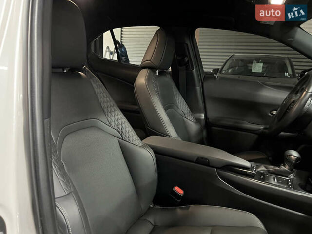 Білий Лексус UX, об'ємом двигуна 1.99 л та пробігом 22 тис. км за 29400 $, фото 34 на Automoto.ua