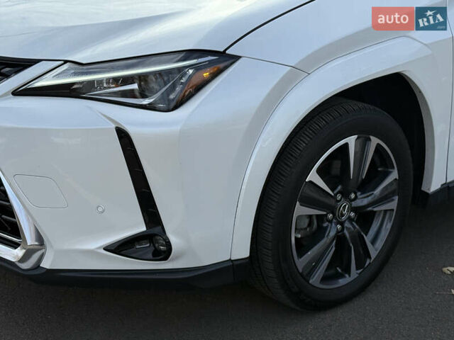 Білий Лексус UX, об'ємом двигуна 1.99 л та пробігом 22 тис. км за 29400 $, фото 9 на Automoto.ua