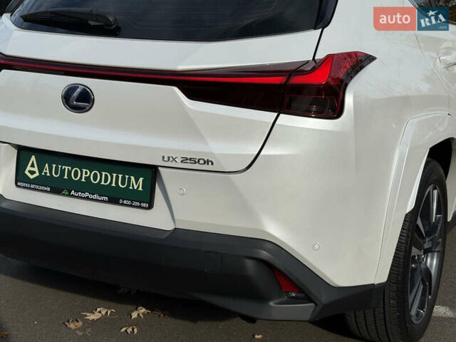 Білий Лексус UX, об'ємом двигуна 1.99 л та пробігом 22 тис. км за 29400 $, фото 15 на Automoto.ua