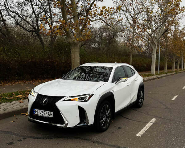 Белый Лексус UX, объемом двигателя 2 л и пробегом 56 тыс. км за 32000 $, фото 4 на Automoto.ua