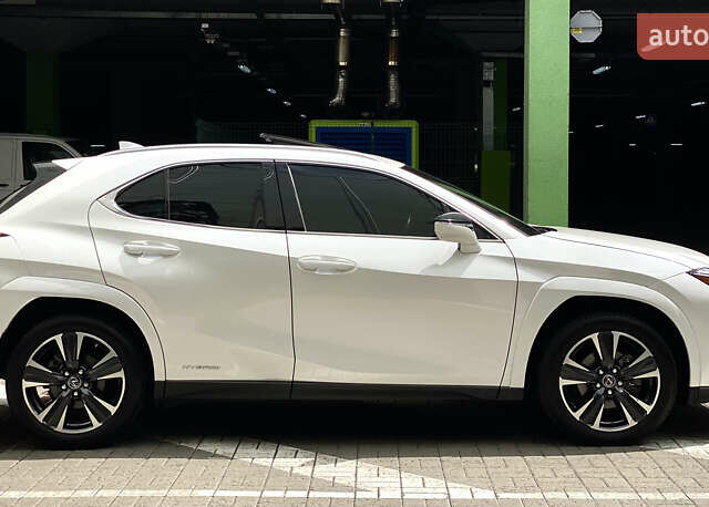 Білий Лексус UX, об'ємом двигуна 2 л та пробігом 22 тис. км за 30200 $, фото 8 на Automoto.ua