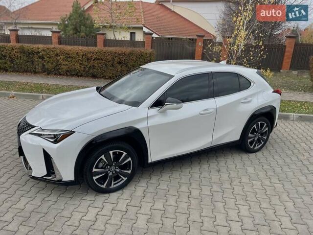 Белый Лексус UX, объемом двигателя 2 л и пробегом 72 тыс. км за 27900 $, фото 7 на Automoto.ua