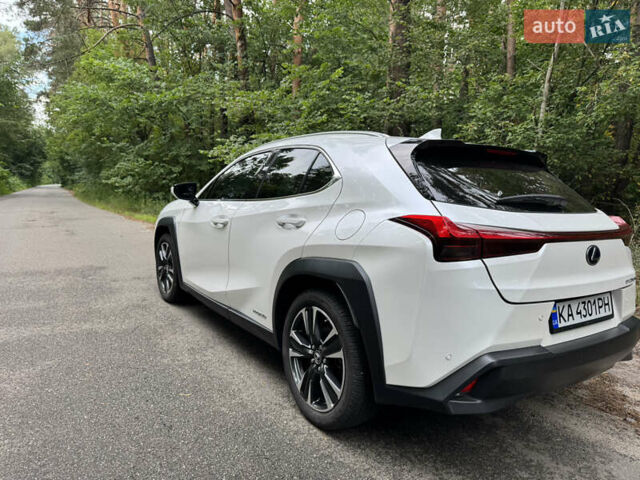 Білий Лексус UX, об'ємом двигуна 1.99 л та пробігом 16 тис. км за 34000 $, фото 12 на Automoto.ua