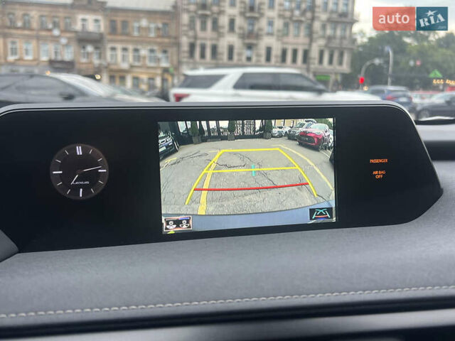 Белый Лексус UX, объемом двигателя 2 л и пробегом 20 тыс. км за 31500 $, фото 31 на Automoto.ua