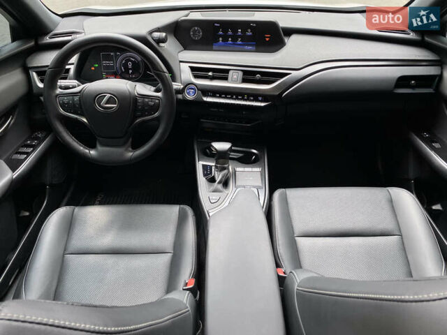 Білий Лексус UX, об'ємом двигуна 2 л та пробігом 22 тис. км за 30200 $, фото 51 на Automoto.ua