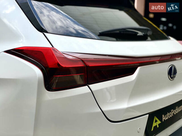 Білий Лексус UX, об'ємом двигуна 2 л та пробігом 22 тис. км за 30200 $, фото 21 на Automoto.ua