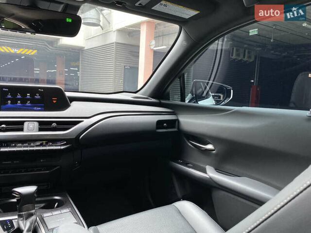 Білий Лексус UX, об'ємом двигуна 2 л та пробігом 22 тис. км за 30200 $, фото 52 на Automoto.ua