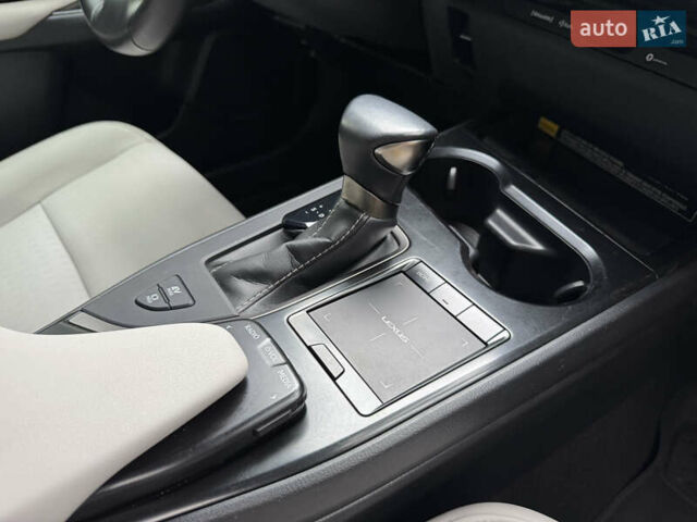 Білий Лексус UX, об'ємом двигуна 1.99 л та пробігом 16 тис. км за 34000 $, фото 9 на Automoto.ua