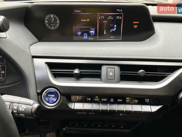 Білий Лексус UX, об'ємом двигуна 2 л та пробігом 22 тис. км за 30200 $, фото 35 на Automoto.ua