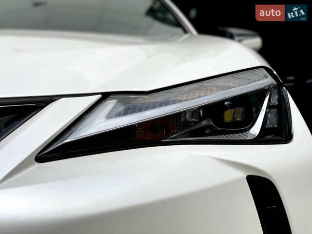 Білий Лексус UX, об'ємом двигуна 2 л та пробігом 22 тис. км за 30200 $, фото 15 на Automoto.ua