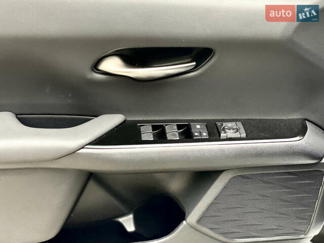 Білий Лексус UX, об'ємом двигуна 2 л та пробігом 22 тис. км за 30200 $, фото 32 на Automoto.ua
