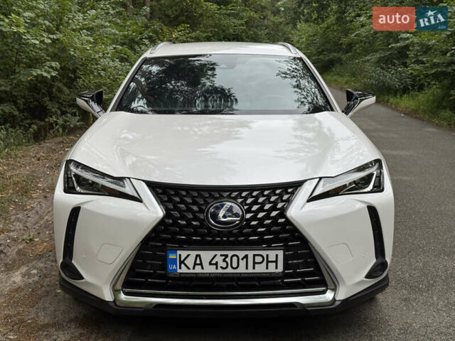 Білий Лексус UX, об'ємом двигуна 1.99 л та пробігом 16 тис. км за 34000 $, фото 2 на Automoto.ua