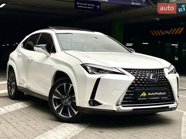 Білий Лексус UX, об'ємом двигуна 2 л та пробігом 22 тис. км за 30200 $, фото 1 на Automoto.ua