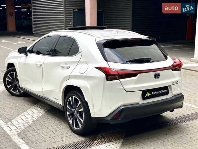 Білий Лексус UX, об'ємом двигуна 2 л та пробігом 22 тис. км за 30200 $, фото 20 на Automoto.ua