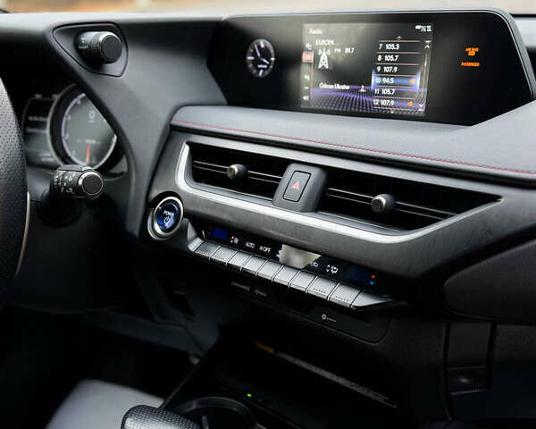 Белый Лексус UX, объемом двигателя 2 л и пробегом 56 тыс. км за 32000 $, фото 12 на Automoto.ua