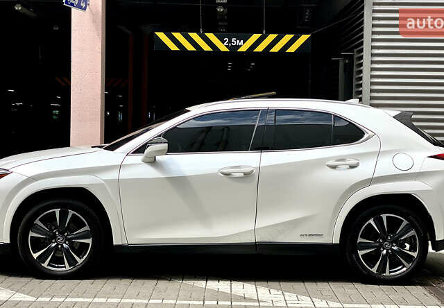 Білий Лексус UX, об'ємом двигуна 2 л та пробігом 22 тис. км за 30200 $, фото 9 на Automoto.ua